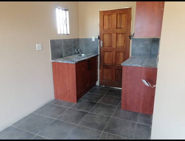 2 BEDROOM HOUSE FOR SALE IN EVATON WEST